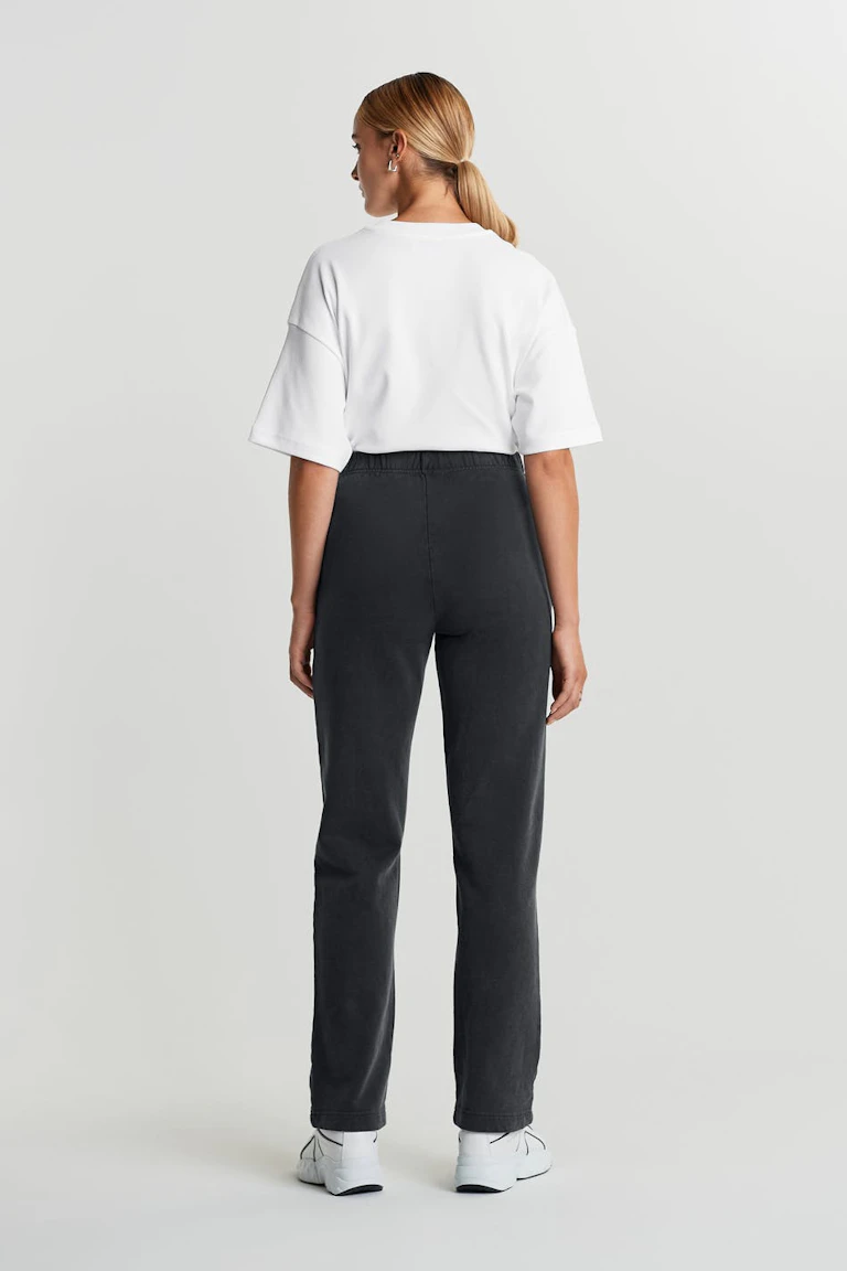 102859000