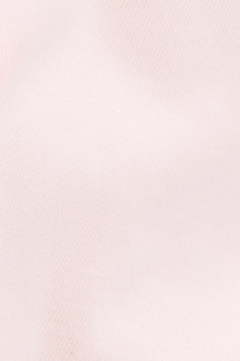 104693896