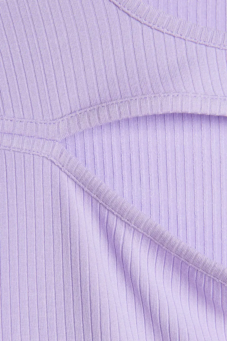 104734176