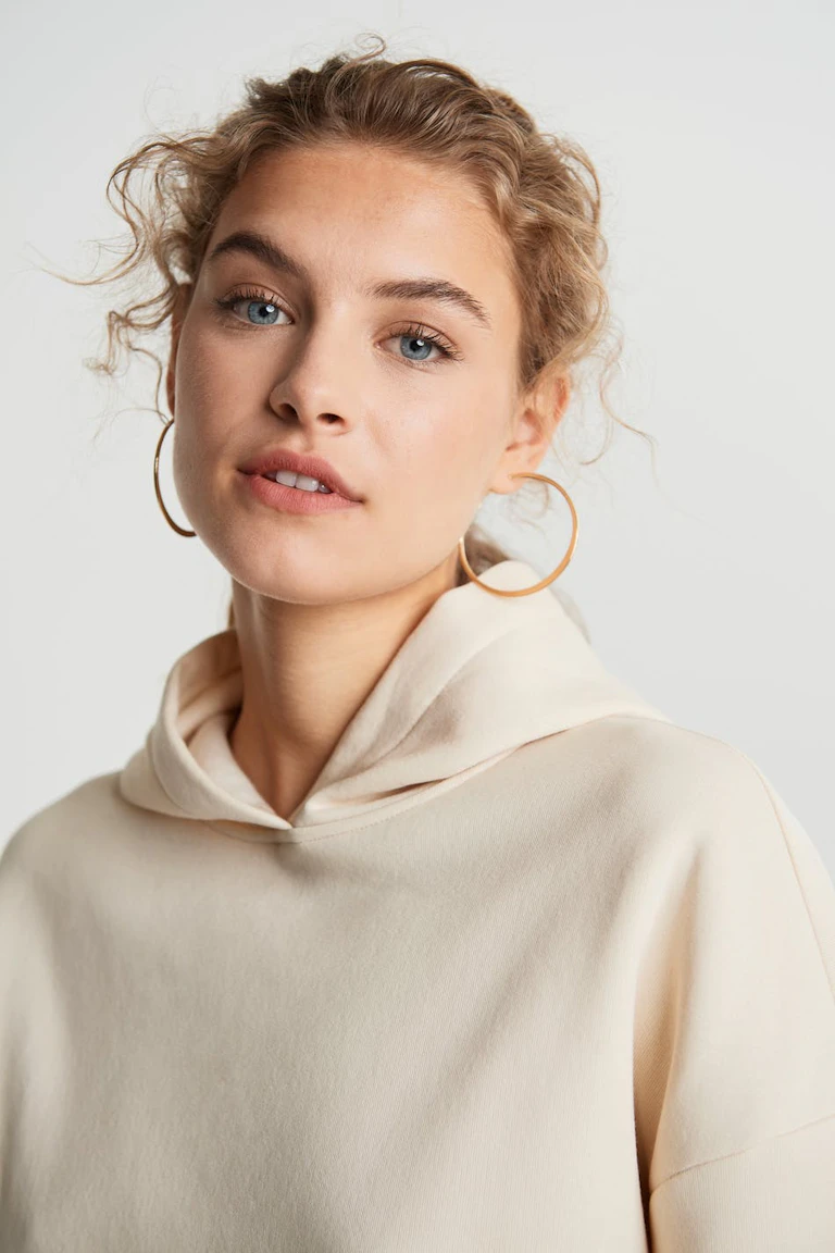 104781045