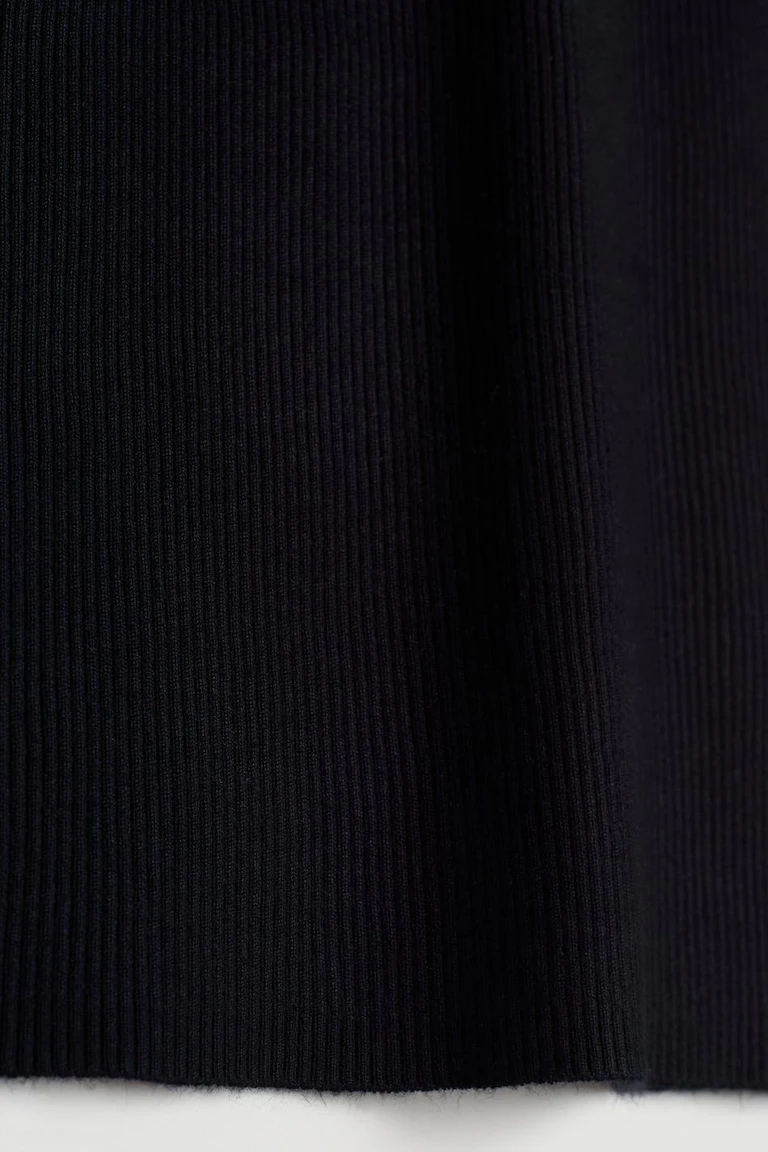 117809000