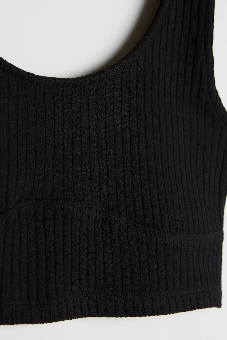 118589000