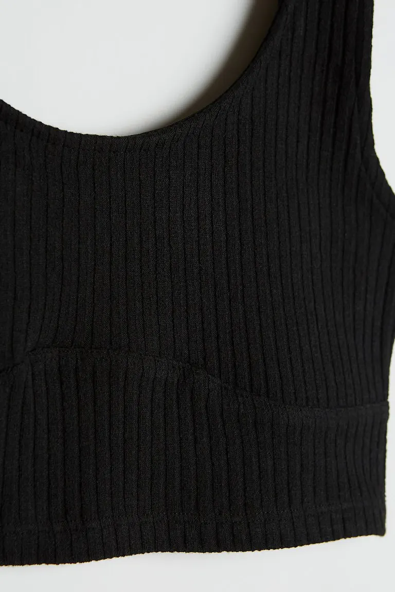 118589000