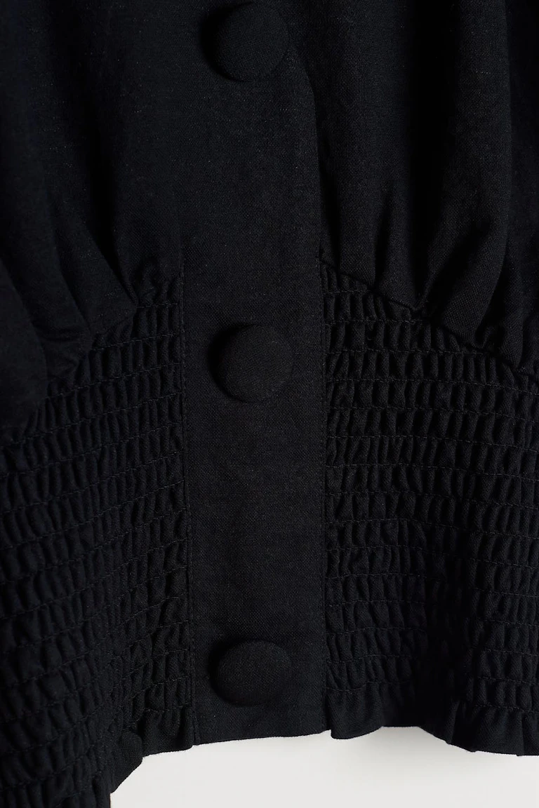 118929000
