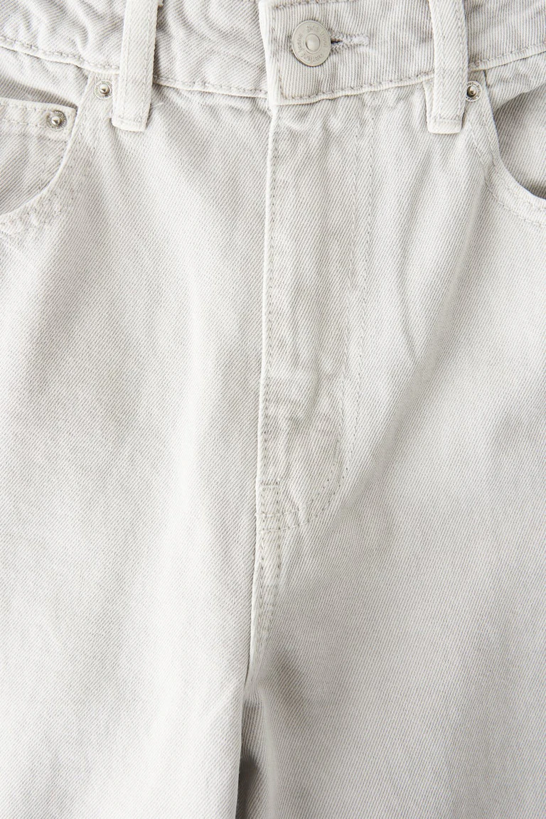 123628031