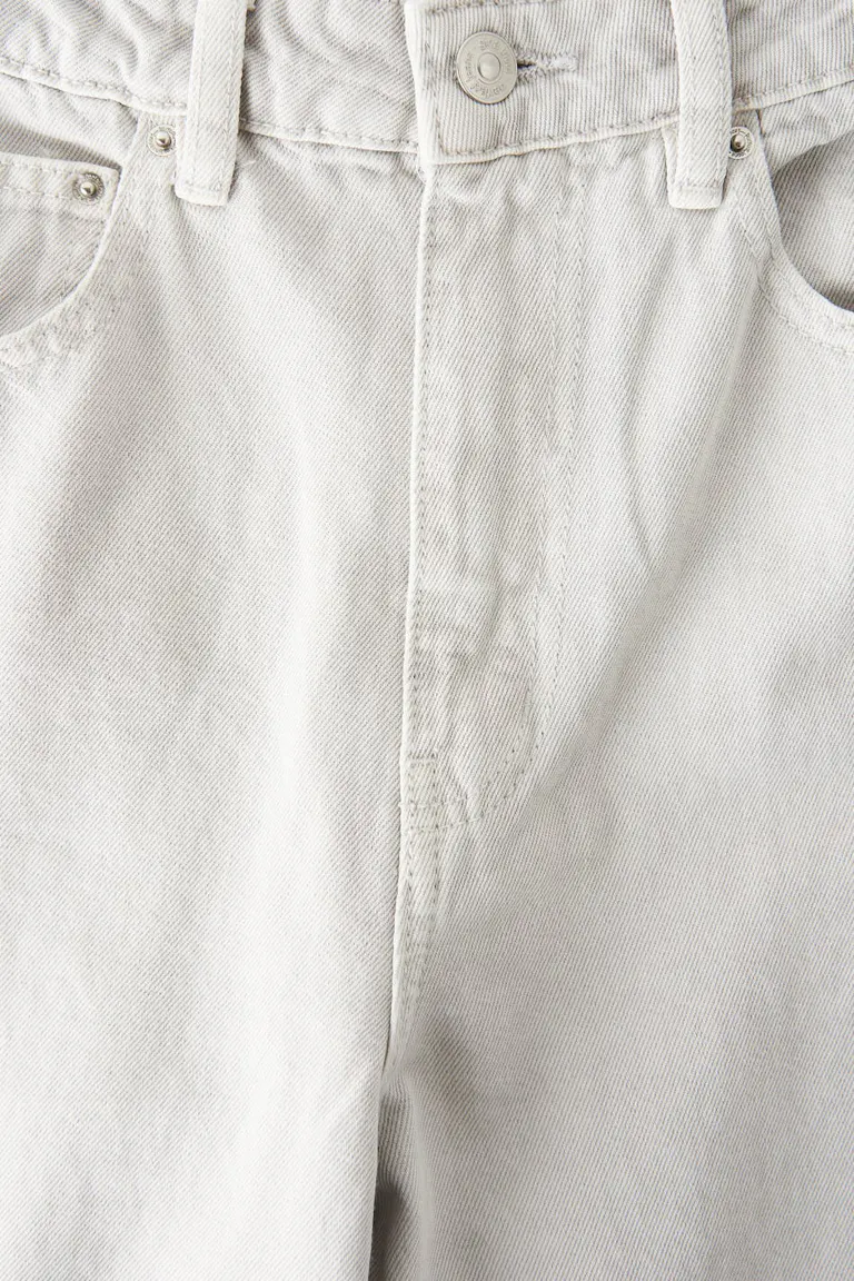 123628031