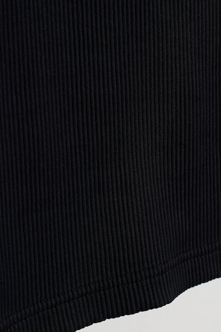 124169000