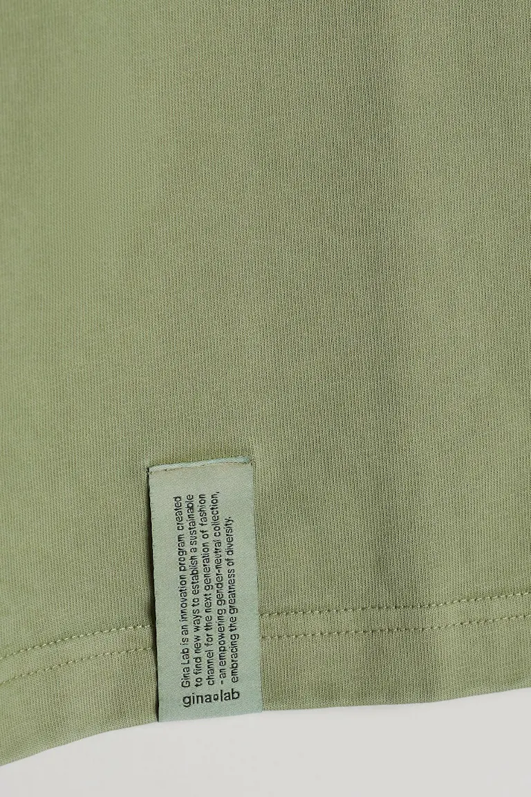 132736000