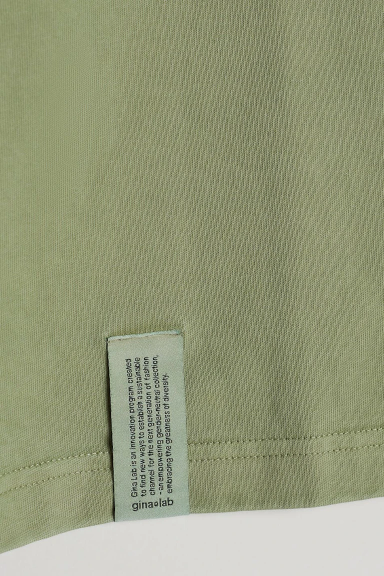 132736000