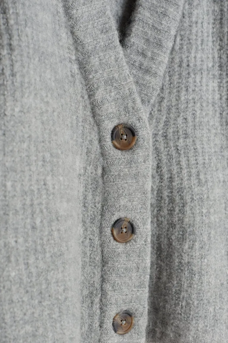 133208390