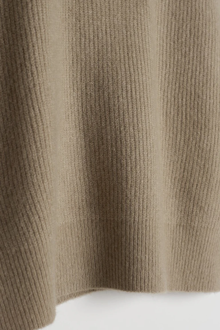 135851761
