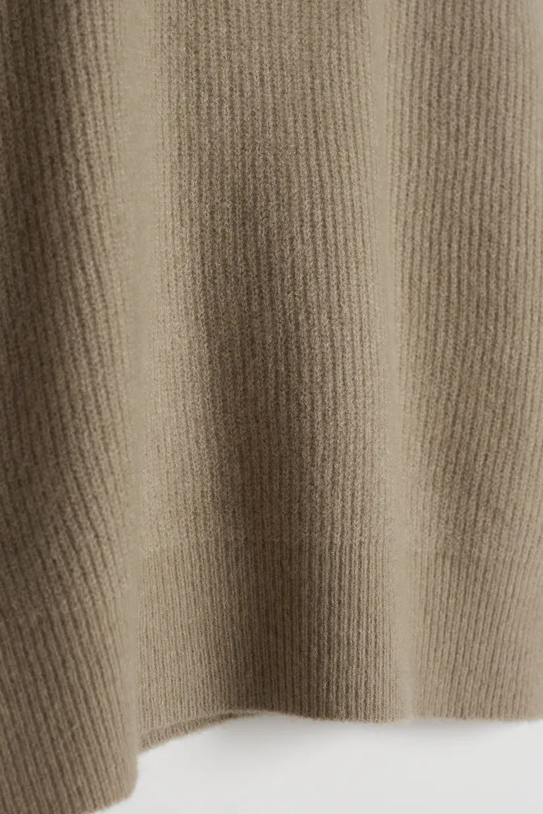 135851761