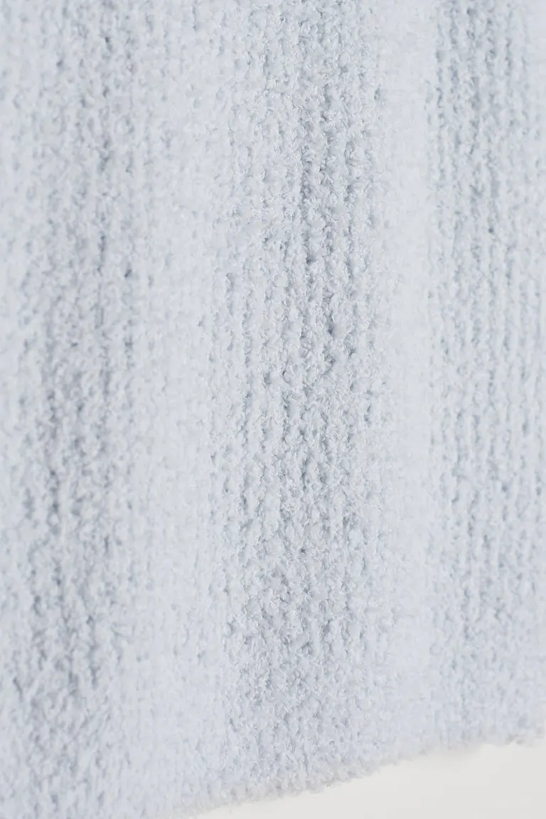 137838422