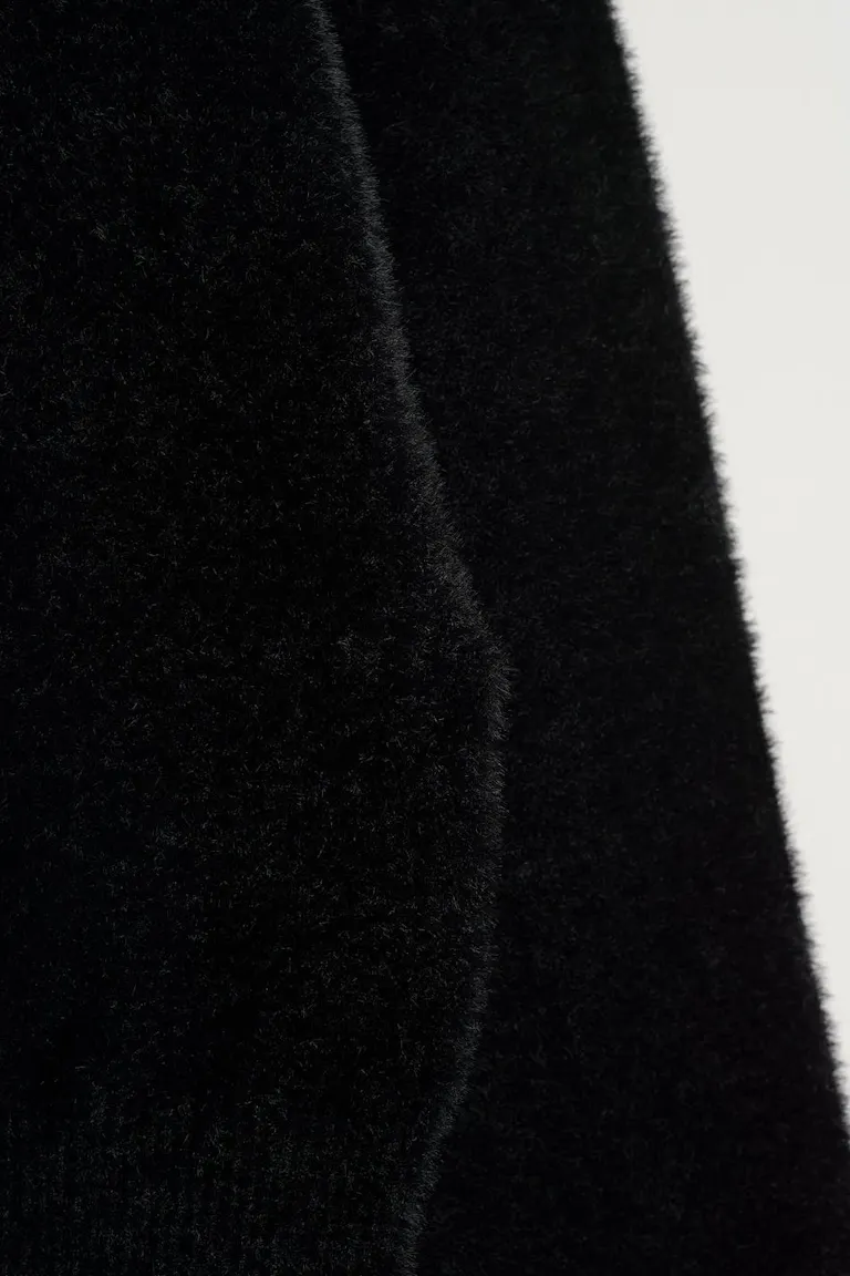 138159000