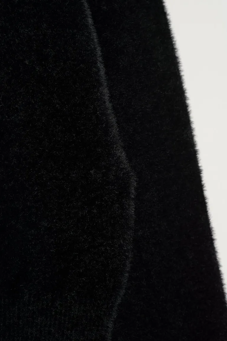 138159000