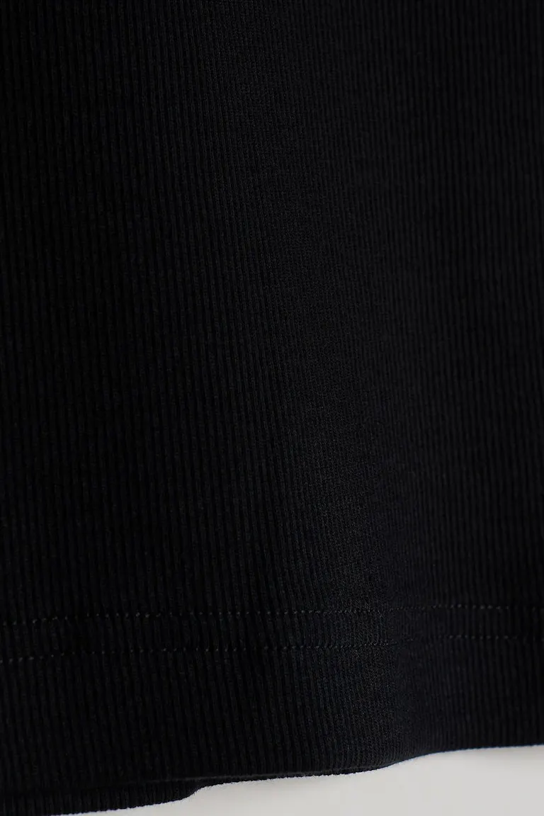 138949000