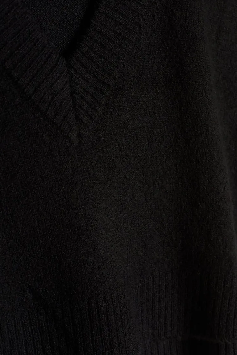 139209000