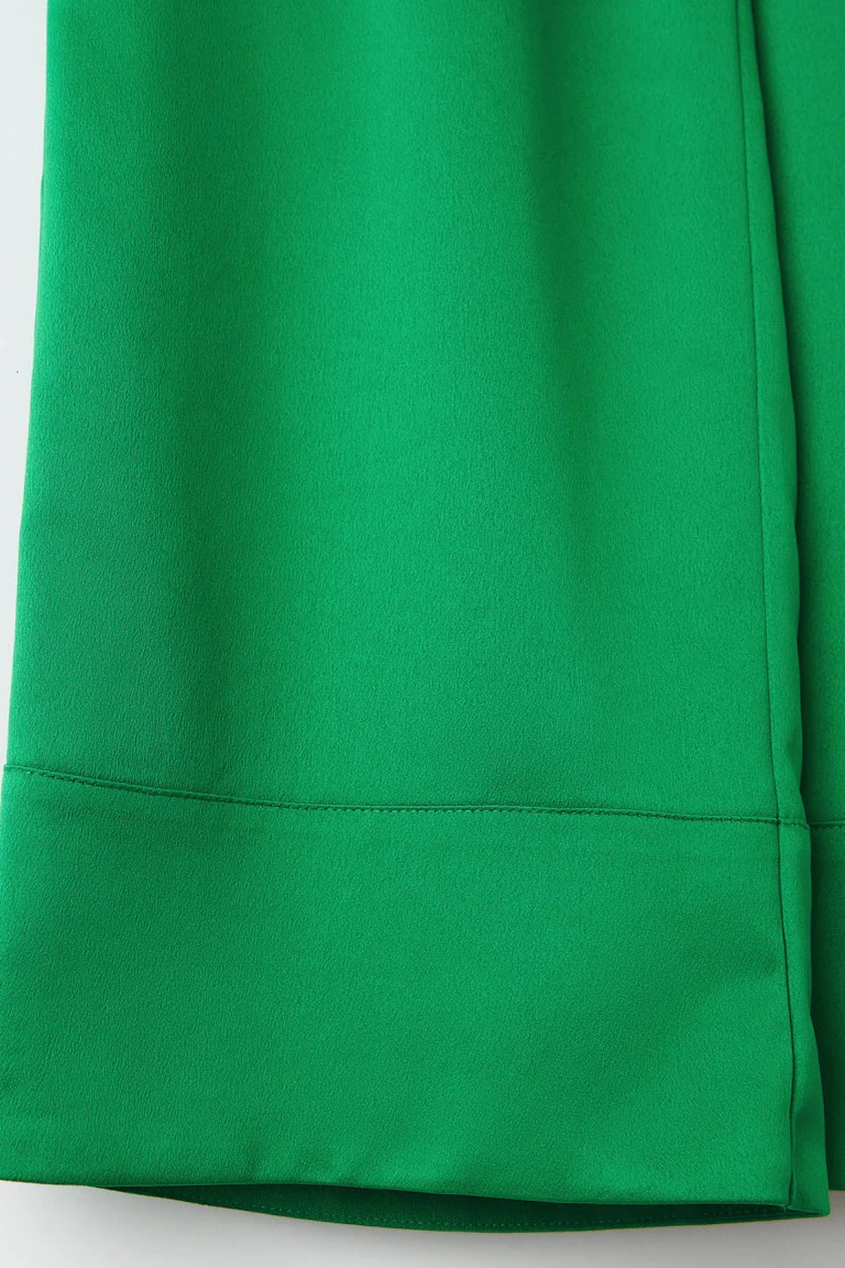 141656000