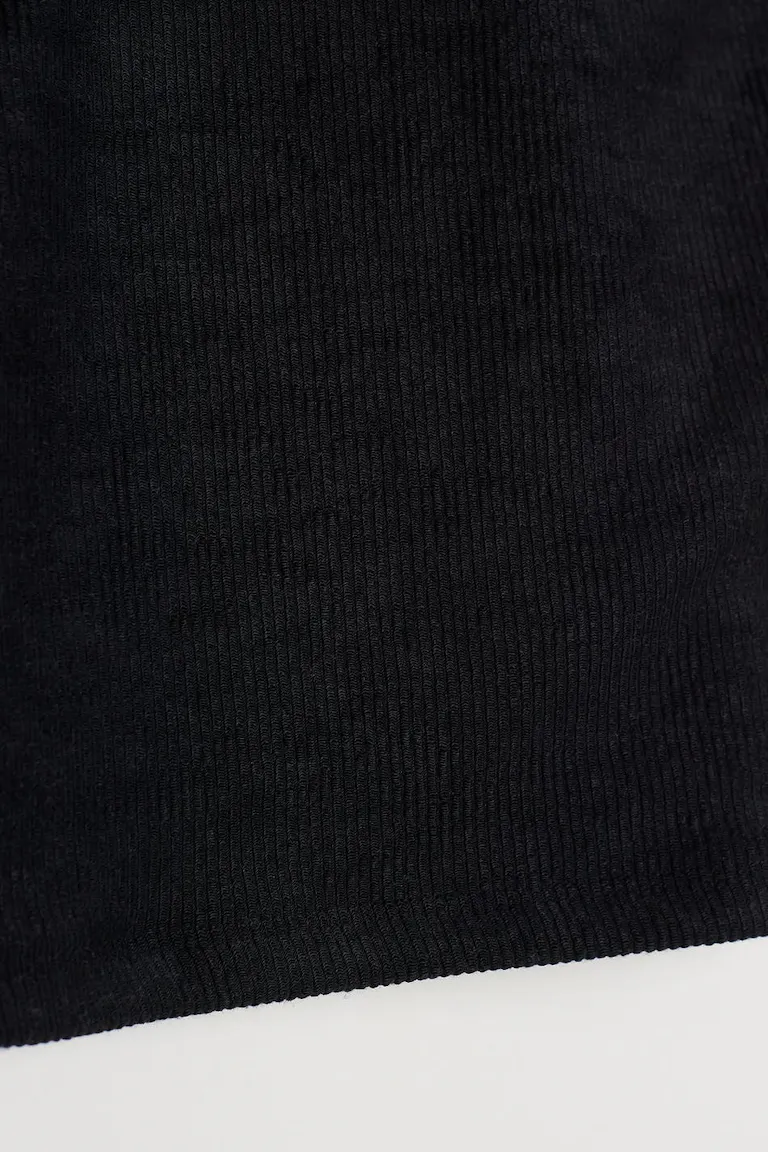 147069000