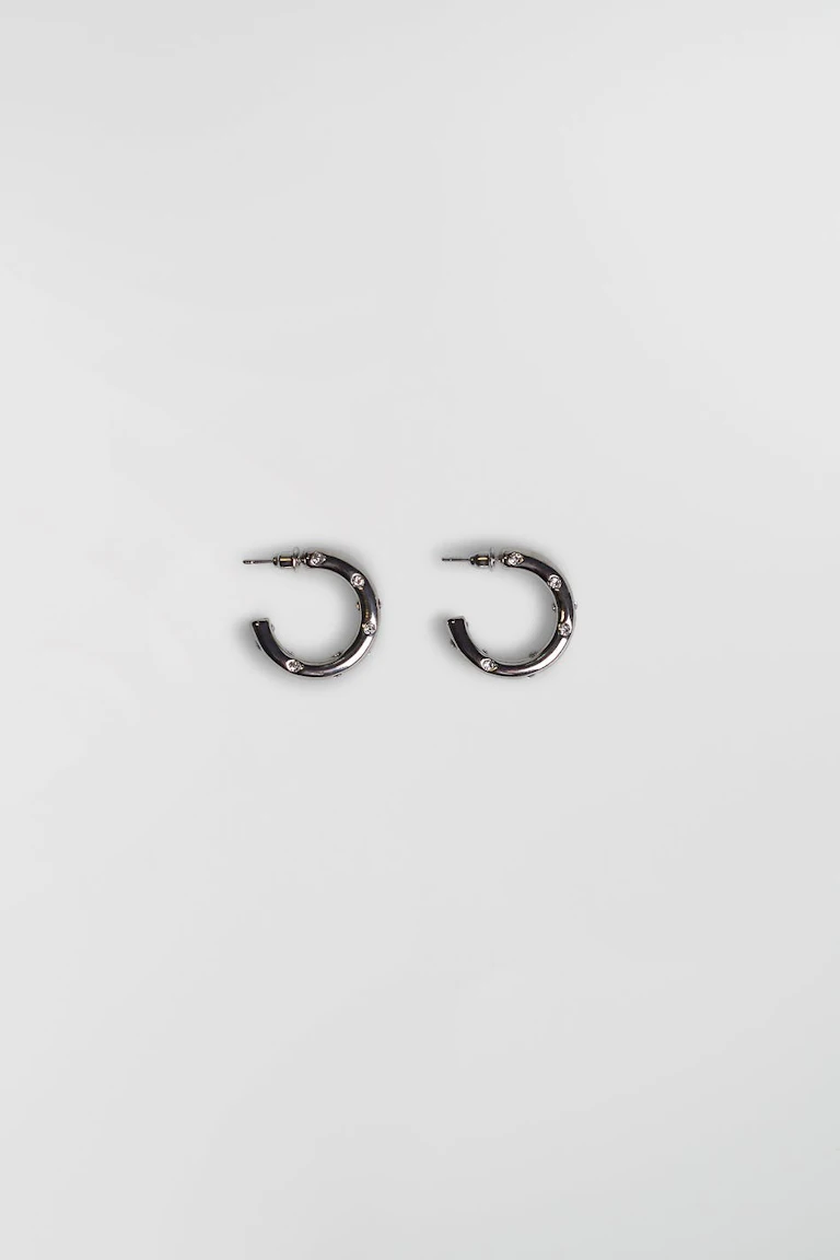 148401028