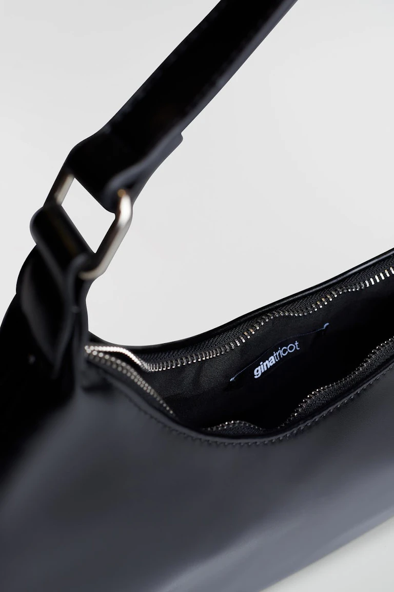 150229000
