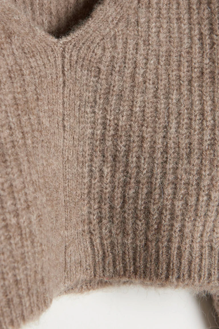 152987000