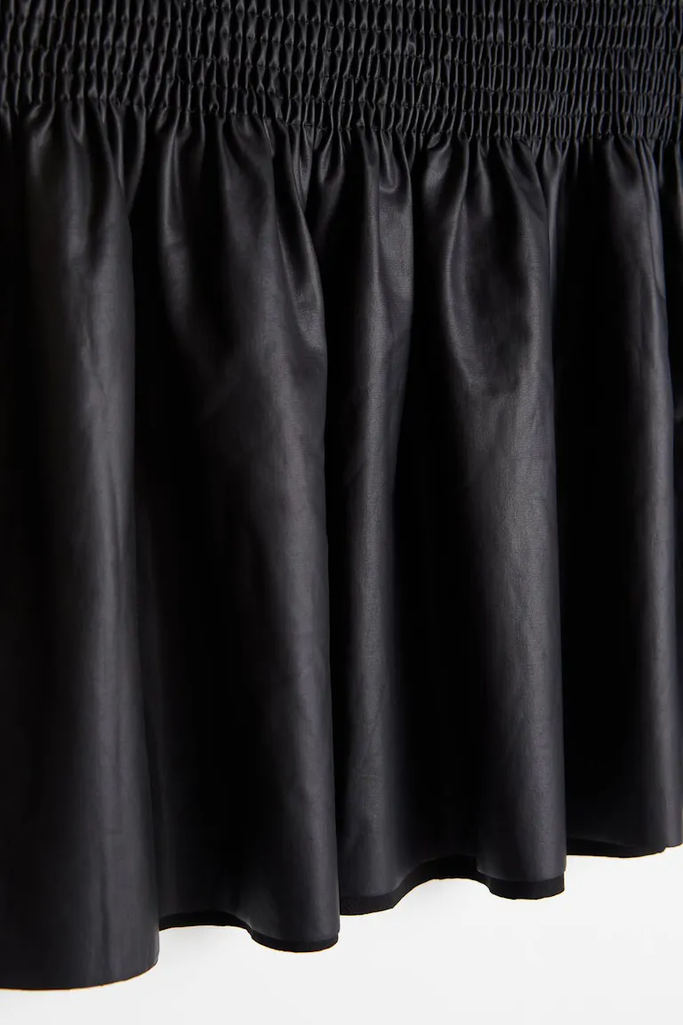 156669000