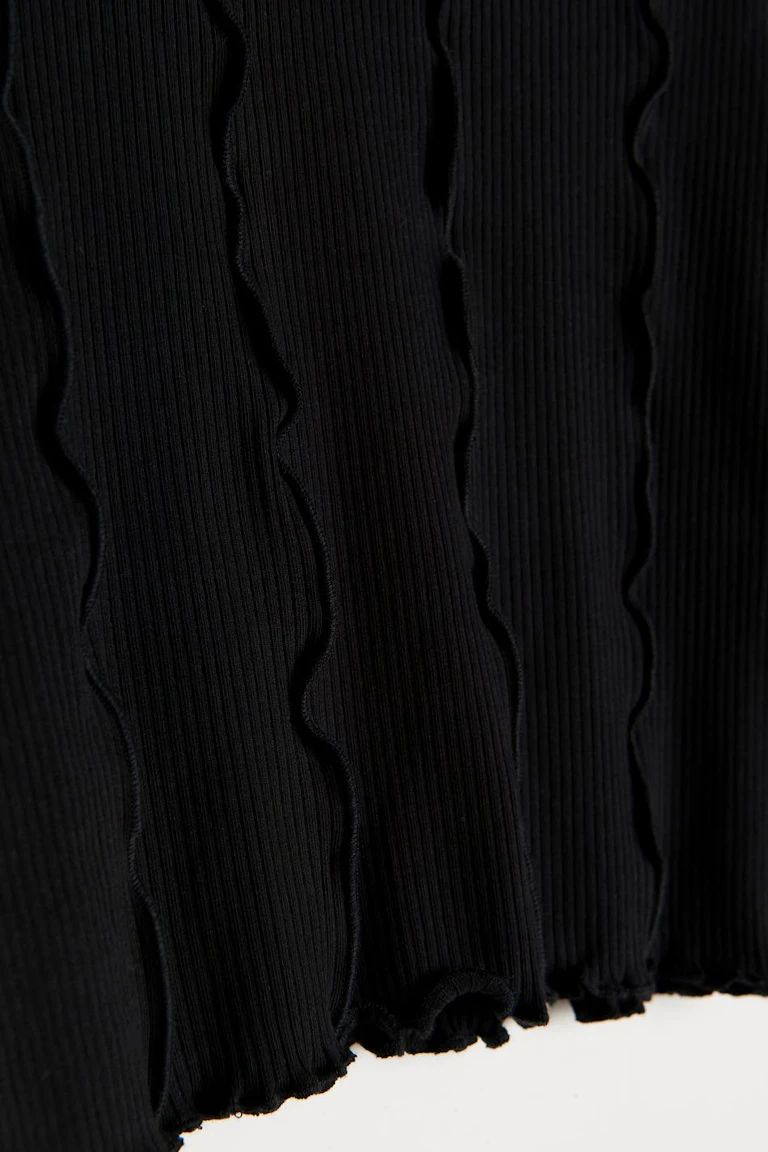 157499000
