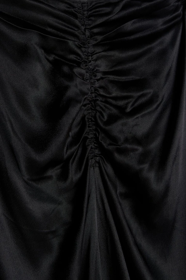 157879000