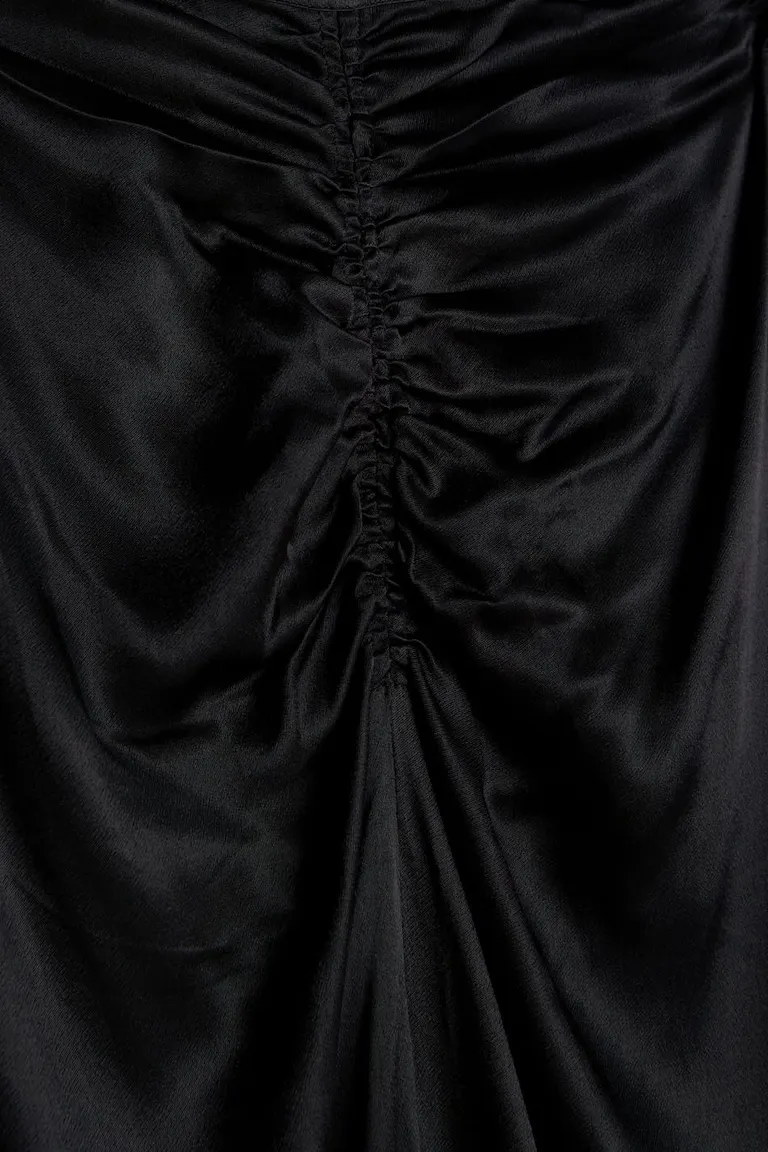 157879000