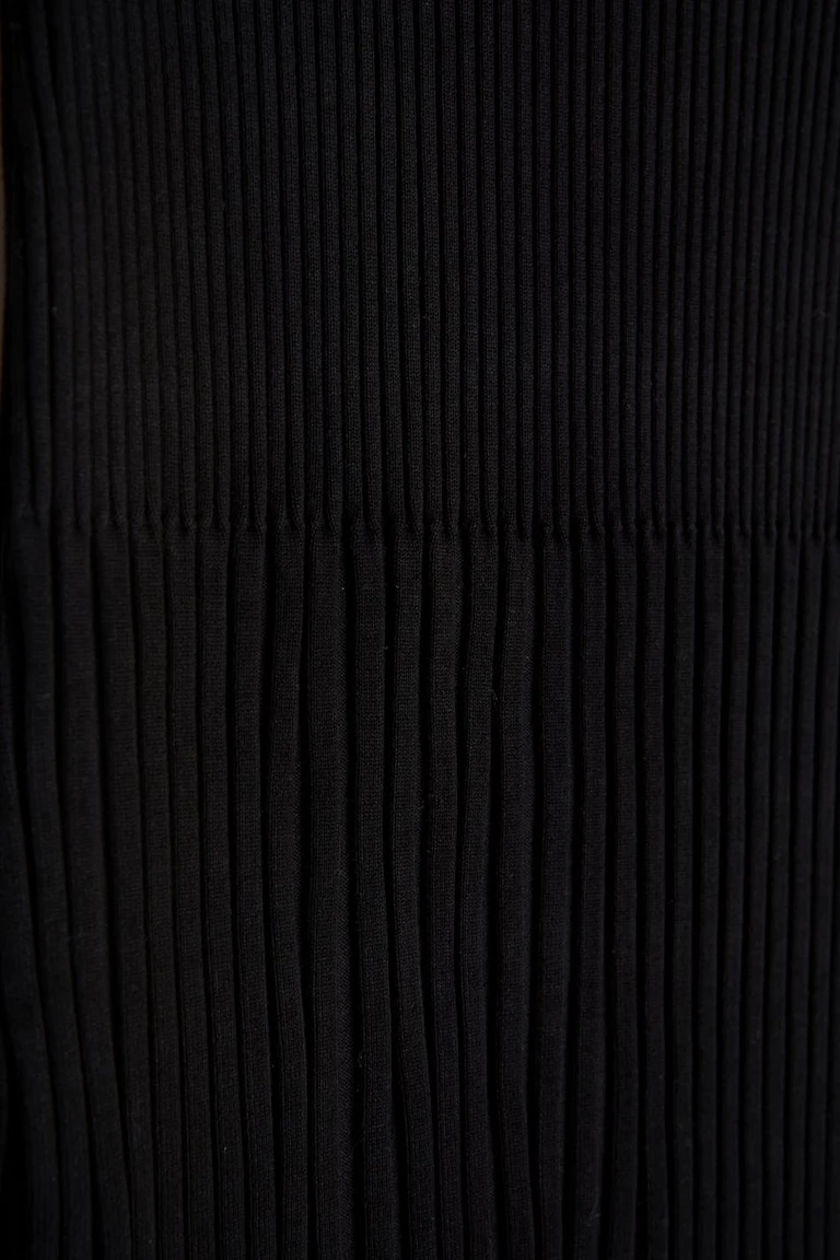 158309000