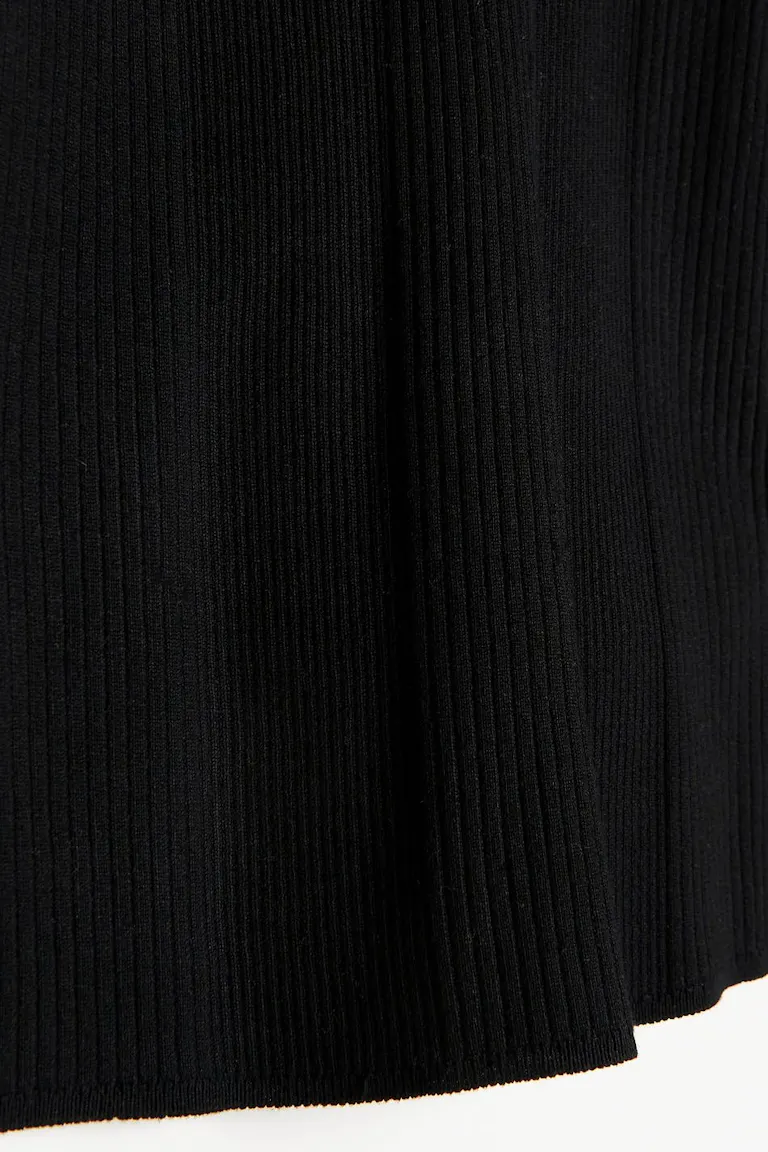 159009000