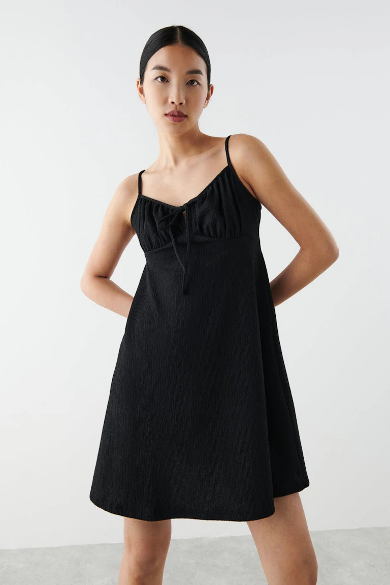 159439000