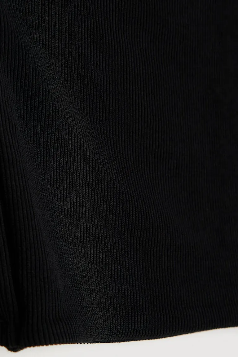 165069000