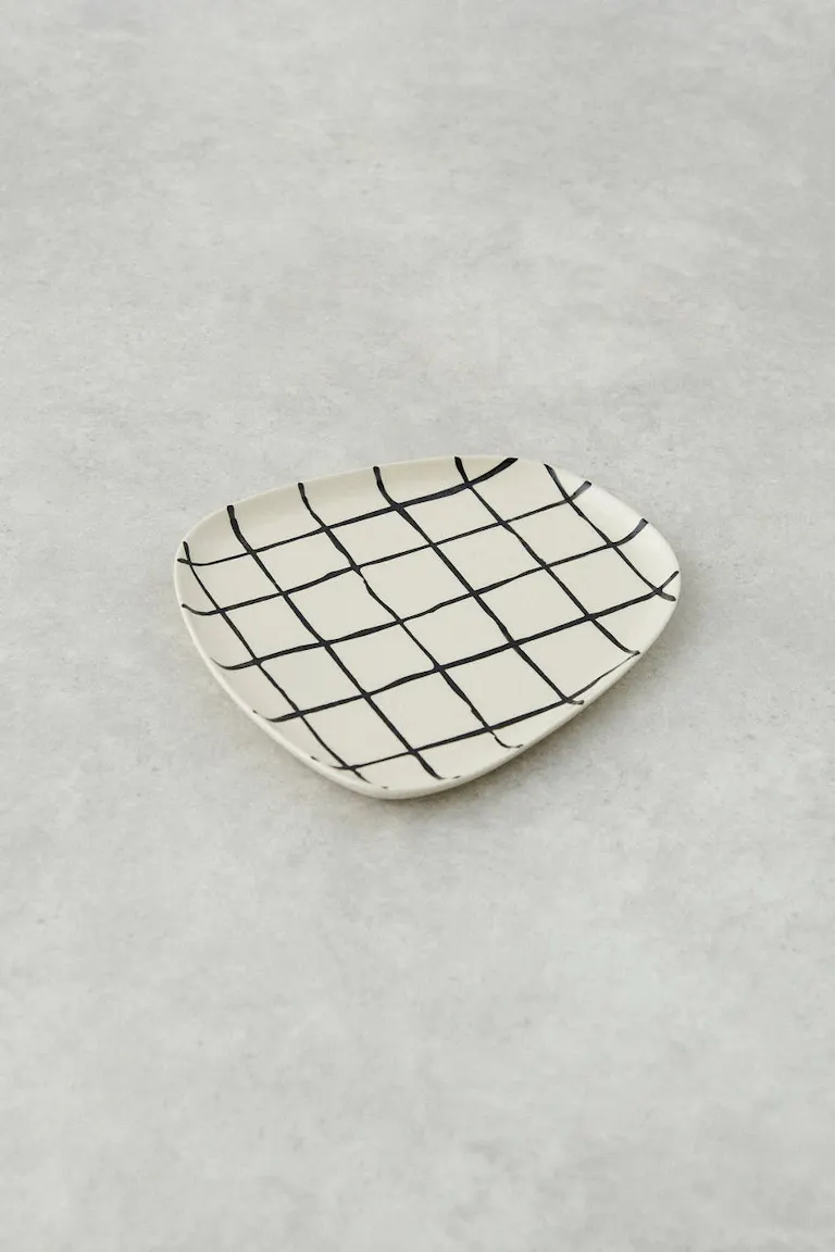 165610007