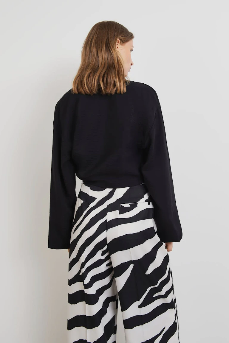 168689000