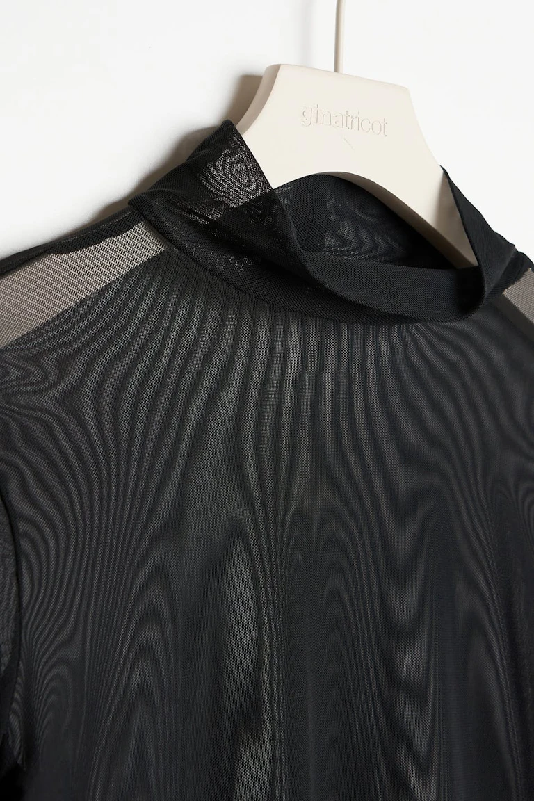 169499000