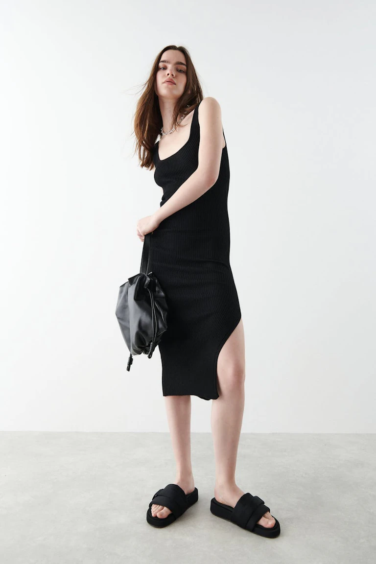 172709000