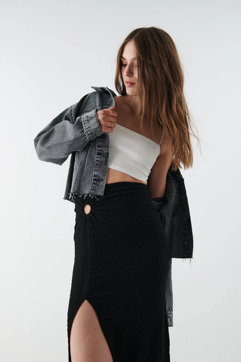 179619000