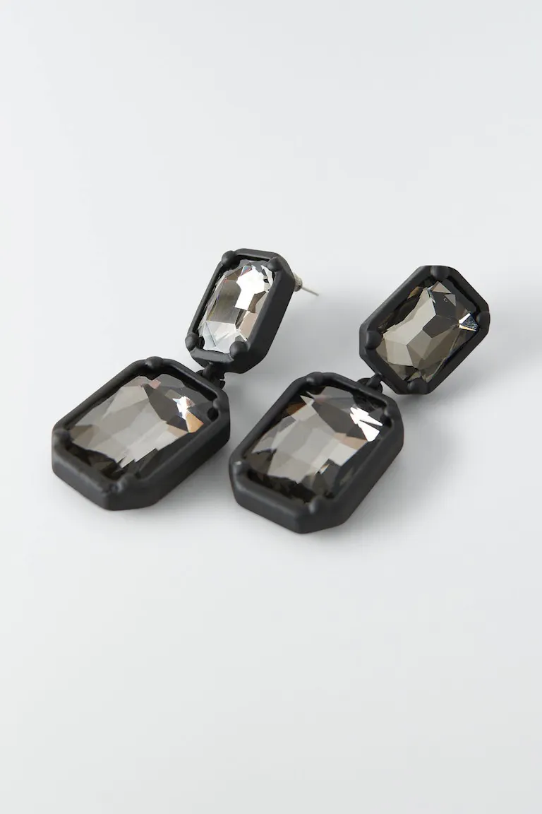 181489000