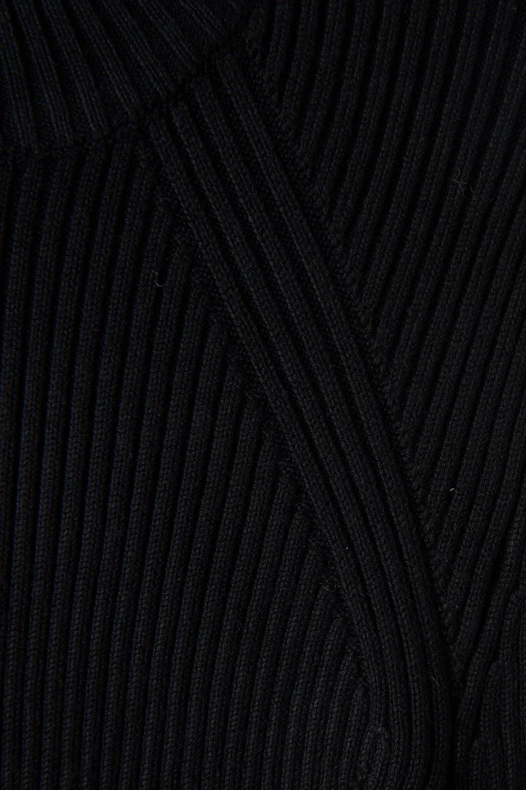 182079000