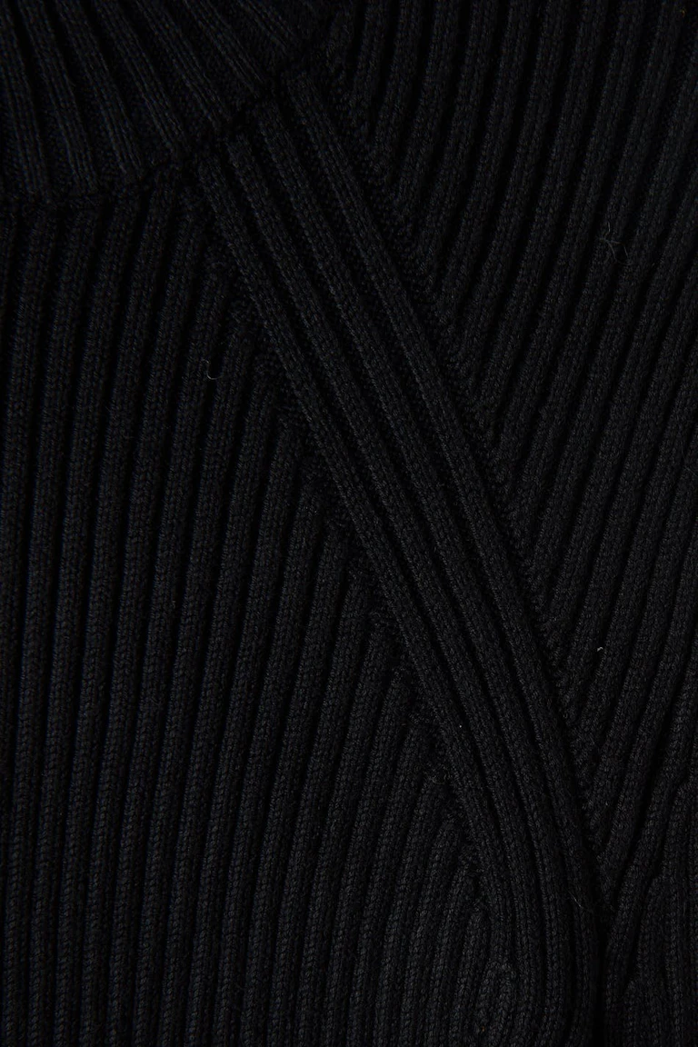 182079000