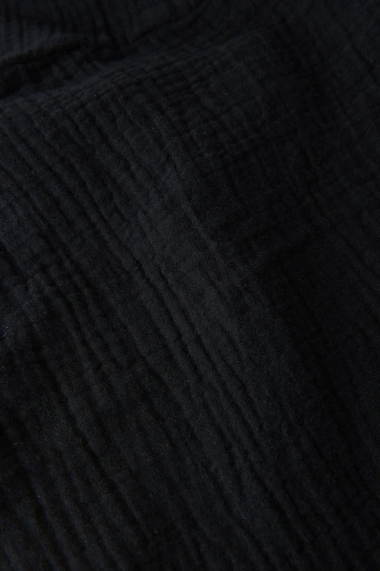183579000