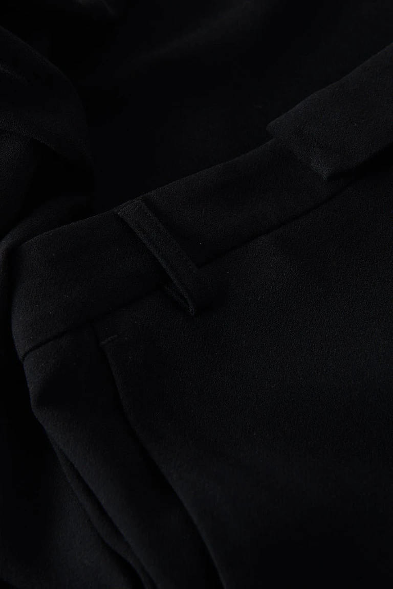 185369000
