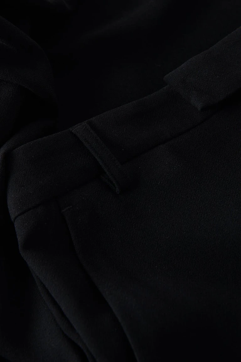 185369000