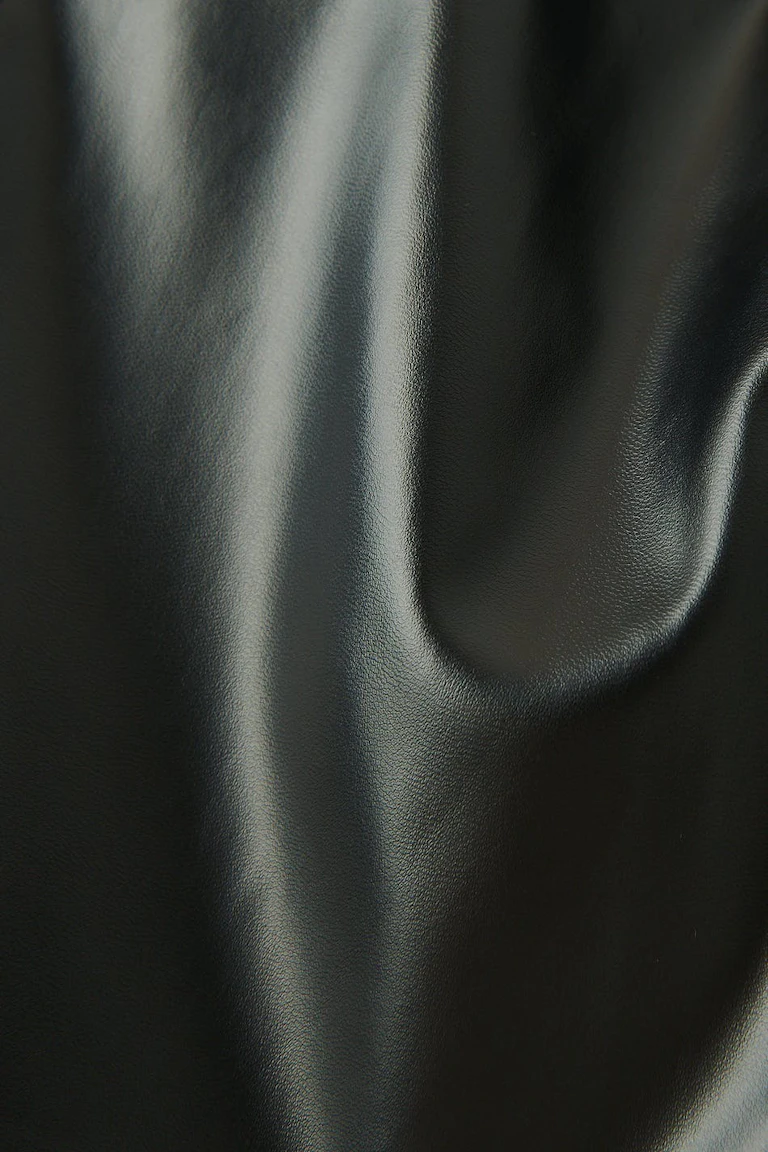 186649000