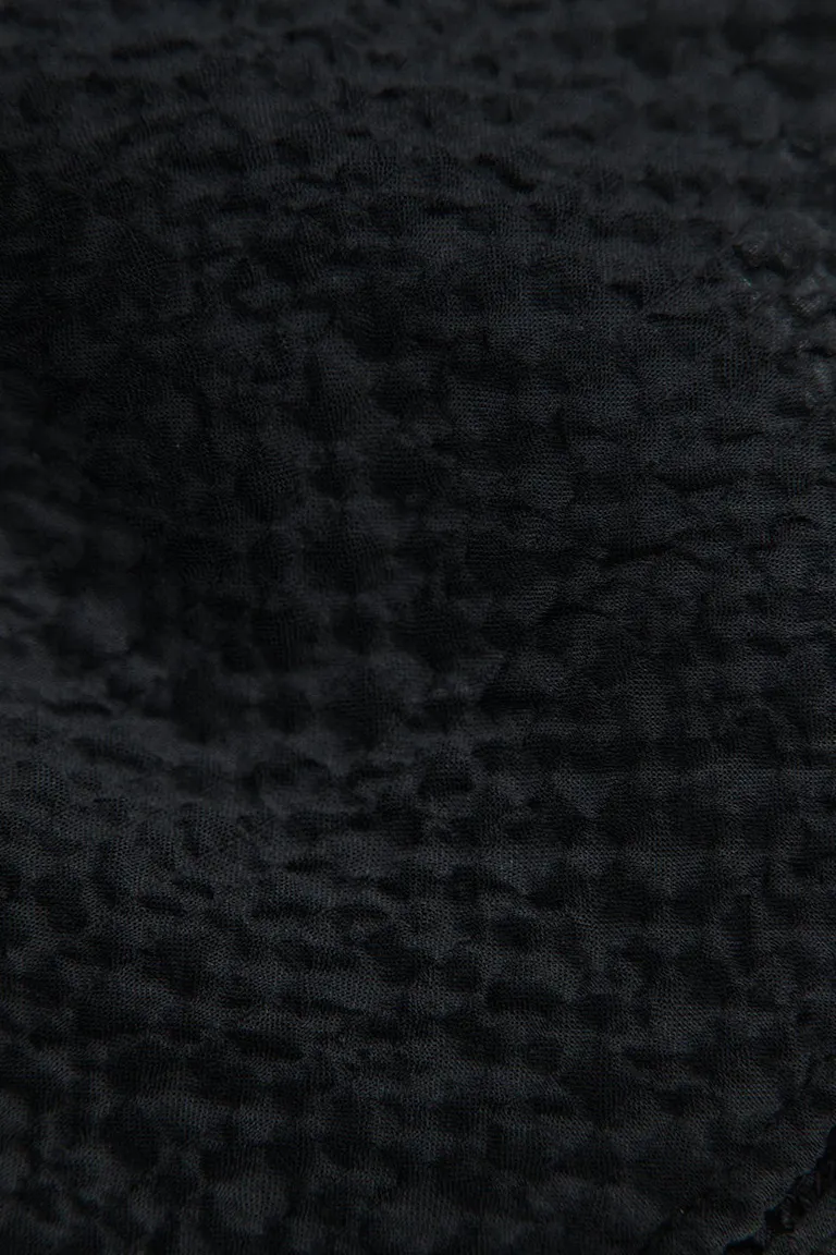 198109000