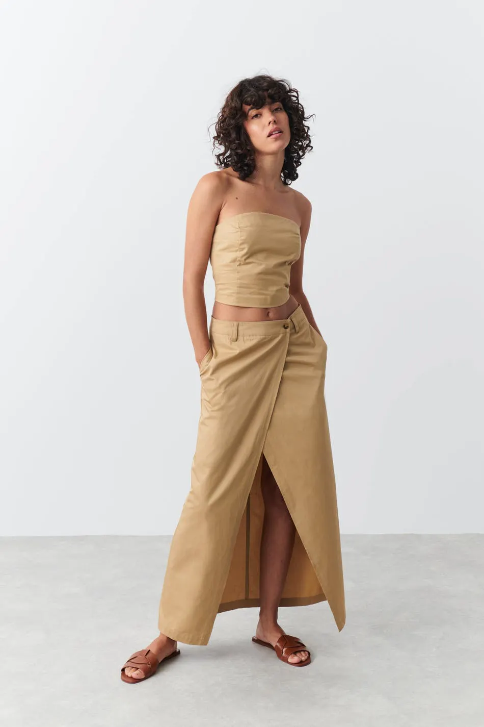 Long chino skirt — kjol med fickor från Gina Tricot
