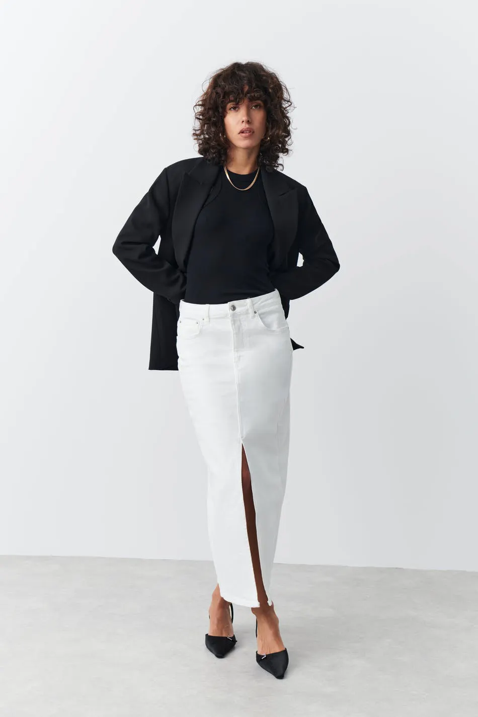 Long slit denim skirt — kjol med fickor från Gina Tricot