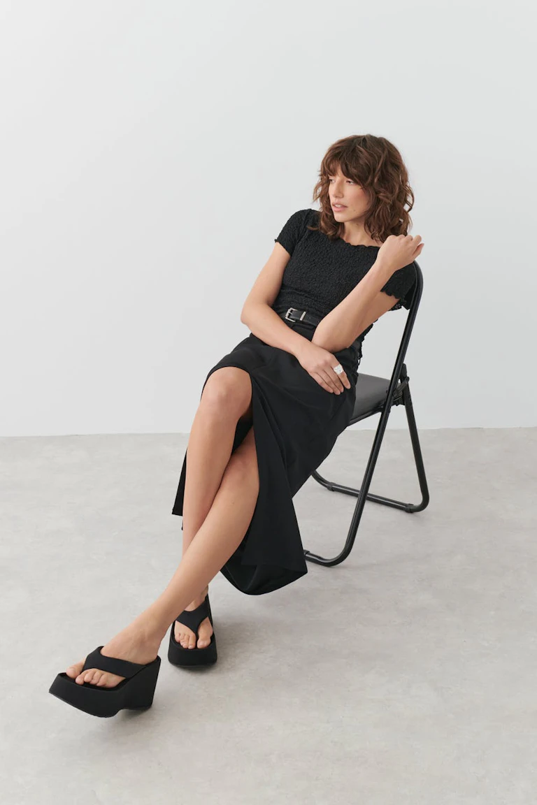 212889000